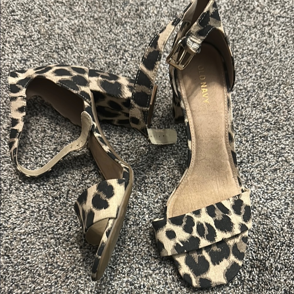 Old Navy Women's Leopard Print Sandals